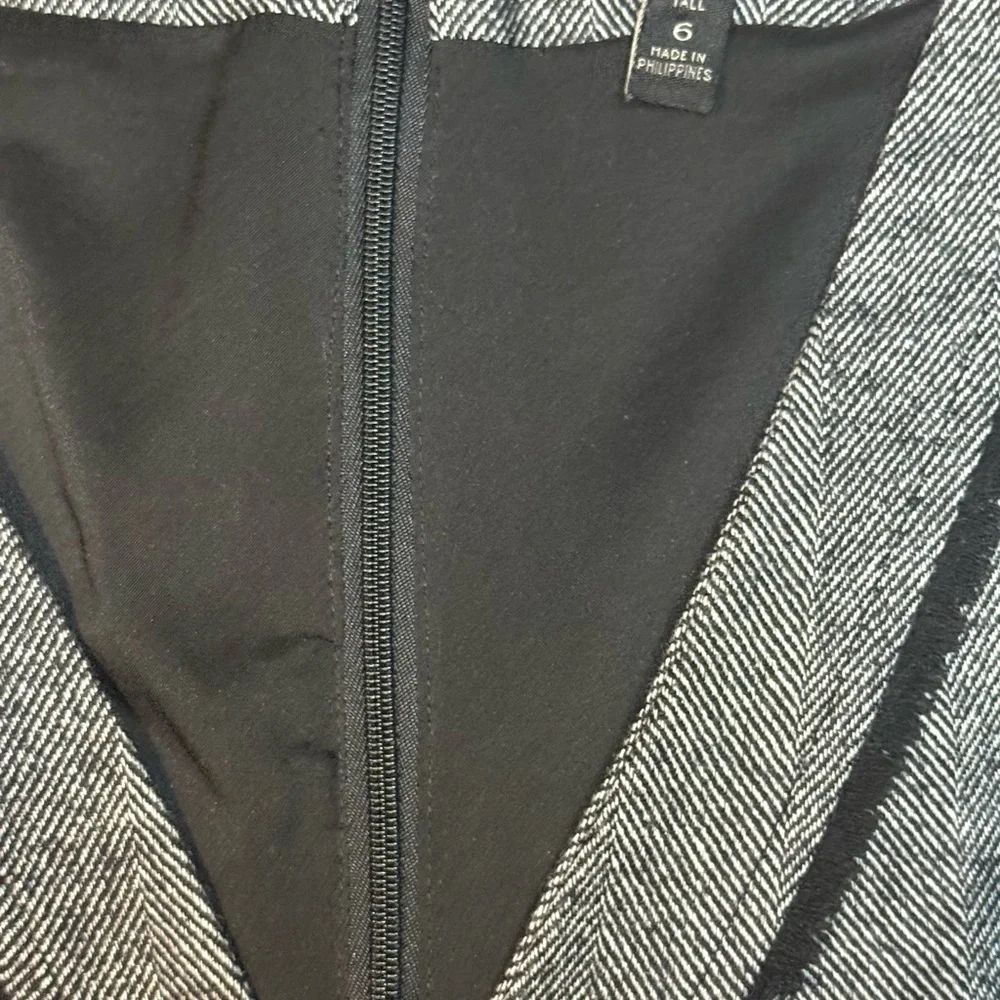 Banana Republic Gray V-Neck Tweed Midi Dress - Picture 5 of 7